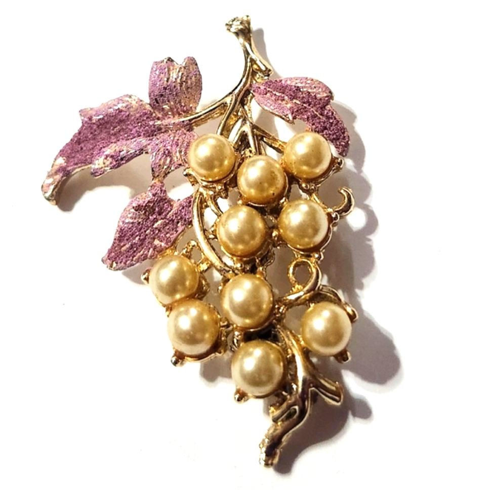 Vtg 1960s Sugared Faux Pearl Grapes Bunch Pin Brooch 26$